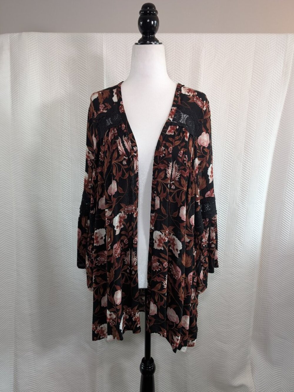 American Eagle Black Floral Lace Duster Kimono Boho XS to S NWT Fall Colours